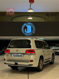 تۆیۆتا لاند کروزەر